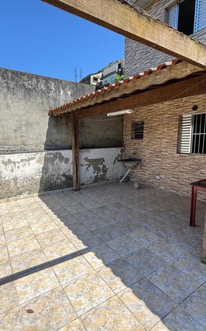 Casa à venda com 250m², 4 quartos e 3 vagas Casa à venda com 250m², 4 quartos e 3 vagasVaranda