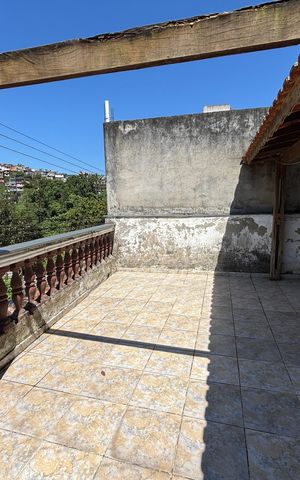 Casa à venda com 250m², 4 quartos e 3 vagas Casa à venda com 250m², 4 quartos e 3 vagasVaranda