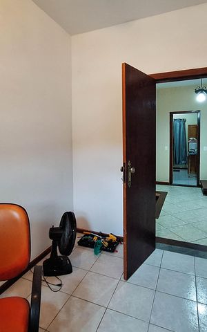 Casa de condomínio à venda com 275m², 4 quartos e 3 vagas Casa de condomínio à venda com 275m², 4 quartos e 3 vagasEscritório