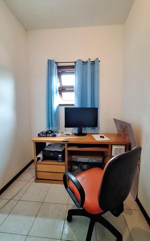 Casa de condomínio à venda com 275m², 4 quartos e 3 vagas Casa de condomínio à venda com 275m², 4 quartos e 3 vagasEscritório