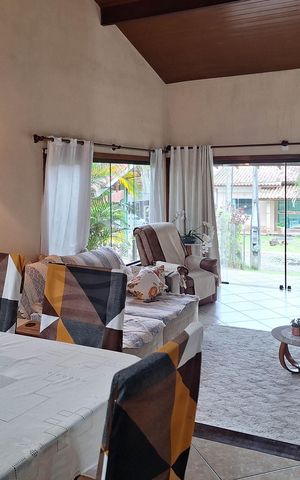 Casa de condomínio à venda com 275m², 4 quartos e 3 vagas Casa de condomínio à venda com 275m², 4 quartos e 3 vagasSala