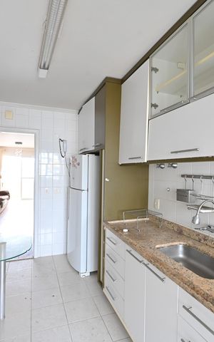 Apartamento à venda com 101m², 4 quartos e 2 vagasCozinha
