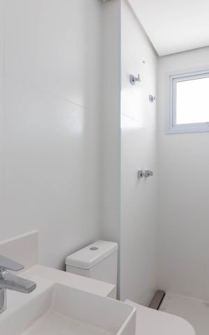 Apartamento à venda com 284m², 4 quartos e 6 vagas Apartamento à venda com 284m², 4 quartos e 6 vagasBanheiro da Suíte 1
