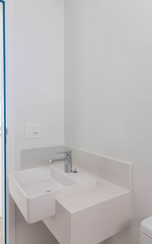 Apartamento à venda com 284m², 4 quartos e 6 vagas Apartamento à venda com 284m², 4 quartos e 6 vagasBanheiro da Suíte 1