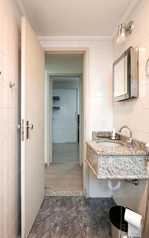 Apartamento à venda com 85m², 3 quartos e 2 vagas Apartamento à venda com 85m², 3 quartos e 2 vagasBanheiro Social