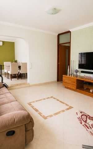 Casa à venda com 192m², 3 quartos e 3 vagas Casa à venda com 192m², 3 quartos e 3 vagasSala