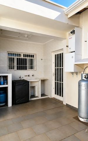 Casa à venda com 192m², 3 quartos e 3 vagas Casa à venda com 192m², 3 quartos e 3 vagasÁrea de serviço