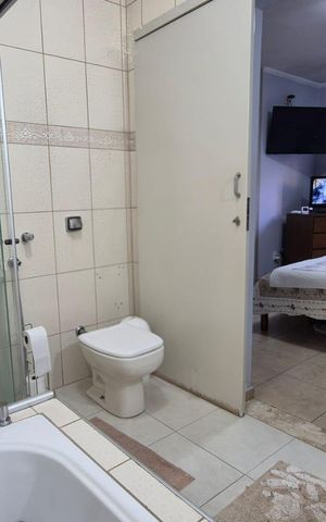 Casa à venda com 192m², 3 quartos e 3 vagas Casa à venda com 192m², 3 quartos e 3 vagasBanheiro da suíte