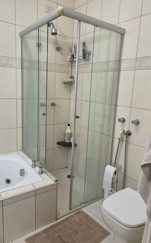 Casa à venda com 192m², 3 quartos e 3 vagas Casa à venda com 192m², 3 quartos e 3 vagasBanheiro da suíte