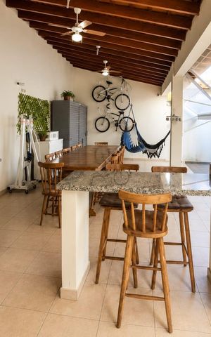 Casa à venda com 192m², 3 quartos e 3 vagas Casa à venda com 192m², 3 quartos e 3 vagasÁrea externa
