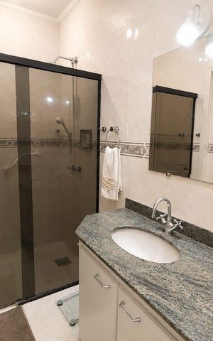 Casa à venda com 192m², 3 quartos e 3 vagas Casa à venda com 192m², 3 quartos e 3 vagasBanheiro social