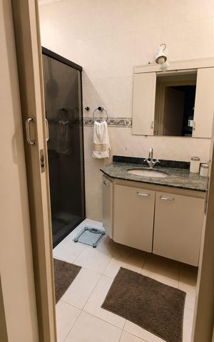 Casa à venda com 192m², 3 quartos e 3 vagas Casa à venda com 192m², 3 quartos e 3 vagasBanheiro social