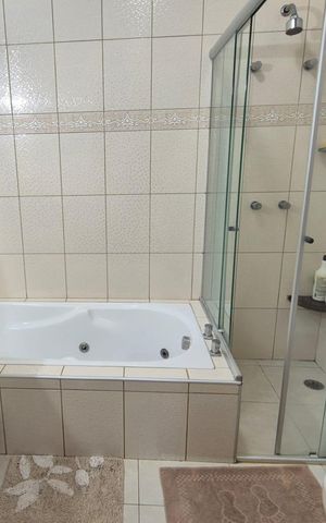 Casa à venda com 192m², 3 quartos e 3 vagas Casa à venda com 192m², 3 quartos e 3 vagasBanheiro da suíte