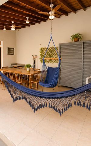 Casa à venda com 192m², 3 quartos e 3 vagas Casa à venda com 192m², 3 quartos e 3 vagasÁrea externa