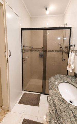 Casa à venda com 192m², 3 quartos e 3 vagas Casa à venda com 192m², 3 quartos e 3 vagasBanheiro social