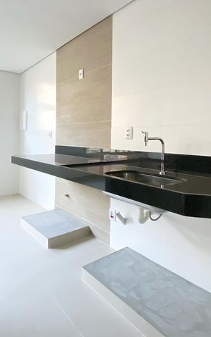 Apartamento à venda com 183m², 3 quartos e 4 vagas Apartamento à venda com 183m², 3 quartos e 4 vagasCozinha