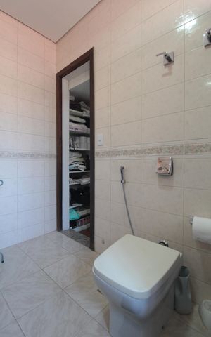Apartamento à venda com 807m², 5 quartos e 4 vagasBanheiro da Suite 2