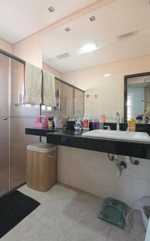 Apartamento à venda com 807m², 5 quartos e 4 vagasBanheiro da Suite 2
