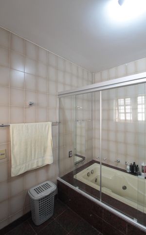 Apartamento à venda com 807m², 5 quartos e 4 vagasBanheiro da Suite 1