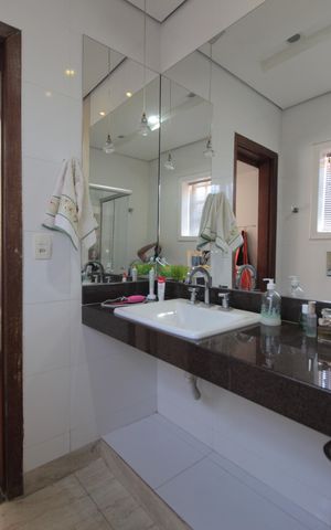 Apartamento à venda com 807m², 5 quartos e 4 vagasBanheiro da Suite 3