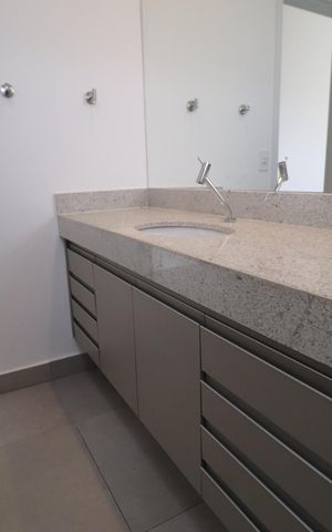 Apartamento para alugar com 116m², 3 quartos e 2 vagasBanheiro do Quarto 2