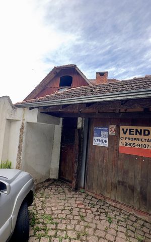 Casa à venda com 225m², 4 quartos e 6 vagas Casa à venda com 225m², 4 quartos e 6 vagasFachada