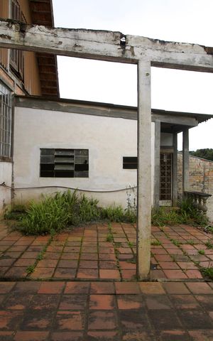 Casa à venda com 225m², 4 quartos e 6 vagas Casa à venda com 225m², 4 quartos e 6 vagasQuintal