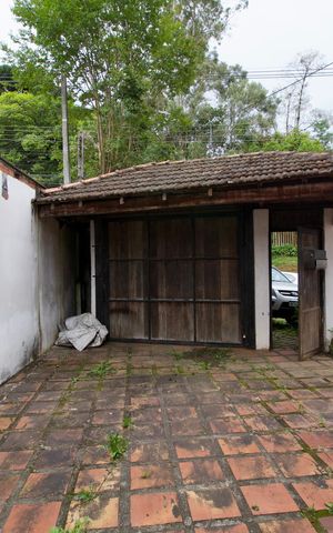 Casa à venda com 225m², 4 quartos e 6 vagas Casa à venda com 225m², 4 quartos e 6 vagasGaragem