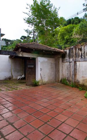 Casa à venda com 225m², 4 quartos e 6 vagas Casa à venda com 225m², 4 quartos e 6 vagasQuintal