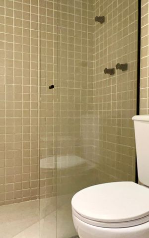 Studio para alugar com 29m², 1 quarto e 1 vaga Studio para alugar com 29m², 1 quarto e 1 vagaBanheiro