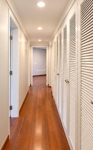 Apartamento à venda com 190m², 4 quartos e 4 vagas Apartamento à venda com 190m², 4 quartos e 4 vagasCorredor