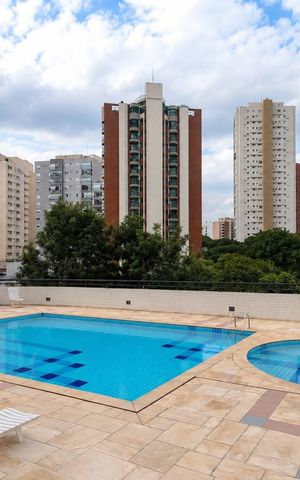 Apartamento à venda com 190m², 4 quartos e 4 vagas Apartamento à venda com 190m², 4 quartos e 4 vagasÁrea externa