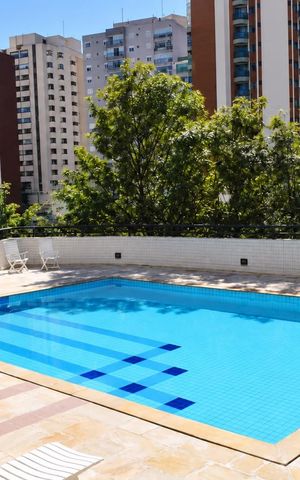 Apartamento à venda com 190m², 4 quartos e 4 vagas Apartamento à venda com 190m², 4 quartos e 4 vagasÁrea externa