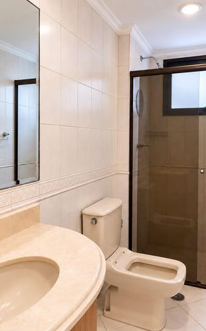 Apartamento à venda com 190m², 4 quartos e 4 vagas Apartamento à venda com 190m², 4 quartos e 4 vagasBanheiro 2