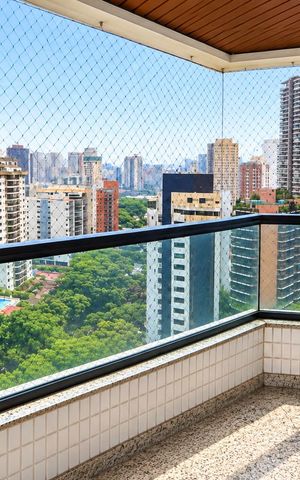 Apartamento à venda com 190m², 4 quartos e 4 vagas Apartamento à venda com 190m², 4 quartos e 4 vagasVaranda