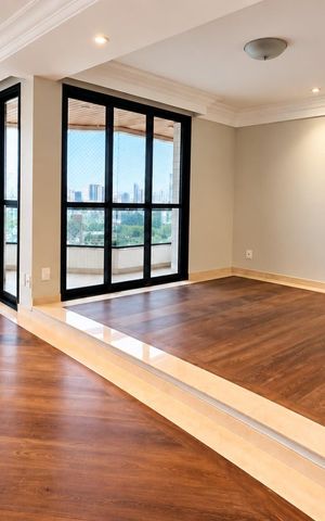 Apartamento à venda com 190m², 4 quartos e 4 vagas Apartamento à venda com 190m², 4 quartos e 4 vagasSala