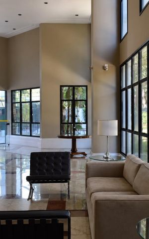 Apartamento à venda com 190m², 4 quartos e 4 vagas Apartamento à venda com 190m², 4 quartos e 4 vagasÁrea externa