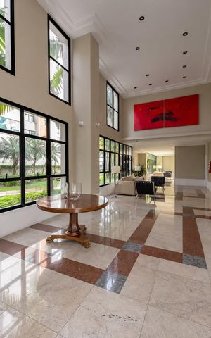 Apartamento à venda com 190m², 4 quartos e 4 vagas Apartamento à venda com 190m², 4 quartos e 4 vagasÁrea externa