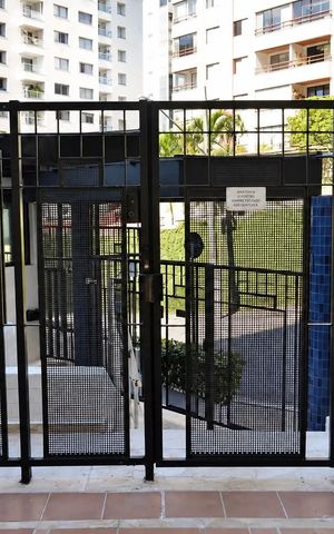 Apartamento à venda com 190m², 4 quartos e 4 vagas Apartamento à venda com 190m², 4 quartos e 4 vagasÁrea externa