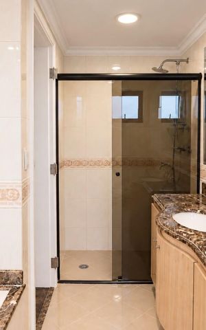 Apartamento à venda com 190m², 4 quartos e 4 vagas Apartamento à venda com 190m², 4 quartos e 4 vagasBanheiro 1
