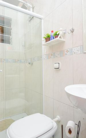 Casa à venda com 125m², 2 quartos e 2 vagasBanheiro 