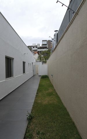 Casa para alugar com 817m², 5 quartos e 6 vagasCorredor