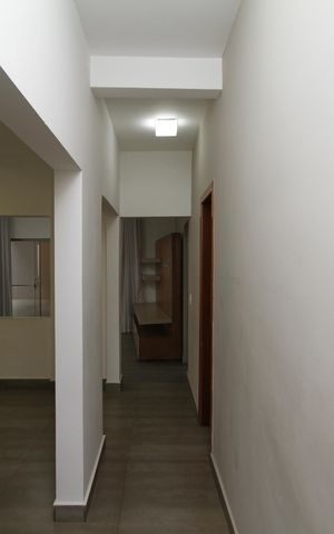 Casa para alugar com 817m², 5 quartos e 6 vagasCorredor