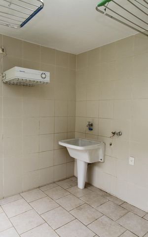 Casa para alugar com 817m², 5 quartos e 6 vagasÁrea de Serviço