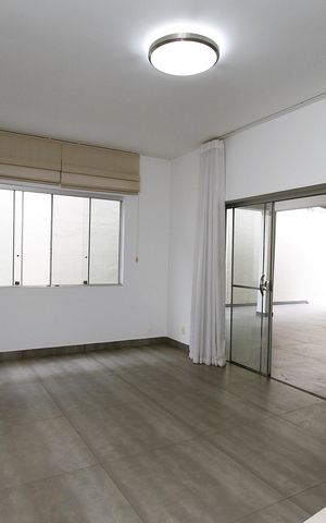 Casa para alugar com 817m², 5 quartos e 6 vagasSala