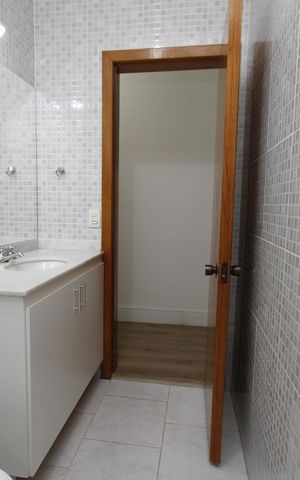 Casa para alugar com 817m², 5 quartos e 6 vagasBanheiro Social