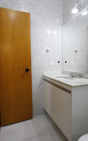 Casa para alugar com 817m², 5 quartos e 6 vagasBanheiro do Quarto 2