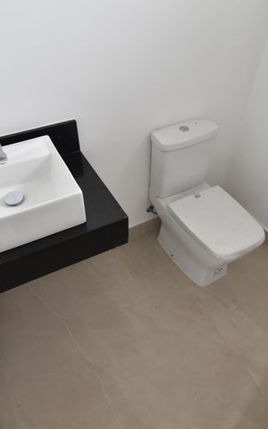 Casa de condomínio à venda com 136m², 3 quartos e 2 vagasLavabo