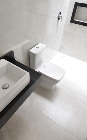 Casa de condomínio à venda com 136m², 3 quartos e 2 vagasBanheiro 2