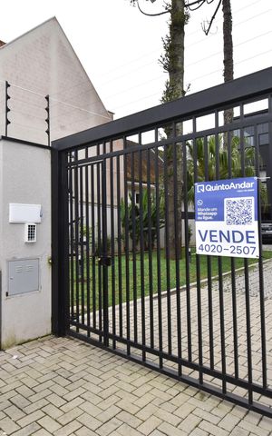 Casa de condomínio à venda com 136m², 3 quartos e 2 vagasPlaca